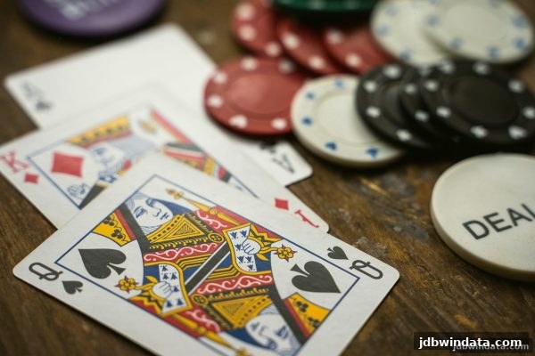皇家真人桌游深度解析：jdb电子超级大奖带你玩转真实互动