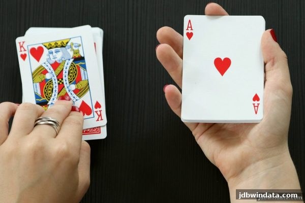 jdb电子超级大奖视角：桌游与LOL职业联赛直播如何共塑策略新维度