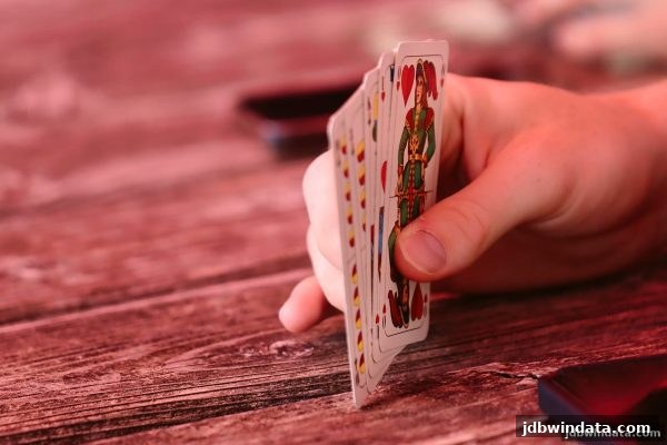 起手牌强度全解析：jdb电子超级大奖牌桌上的制胜关键